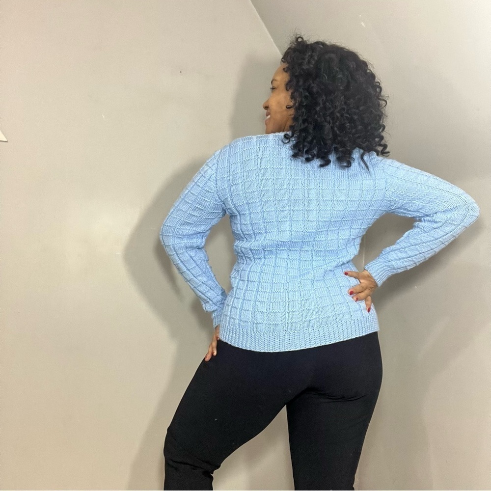Vintage baby blue v-neck hand knit sweater textured stretchy acrylic top retro - Picture 4 of 13